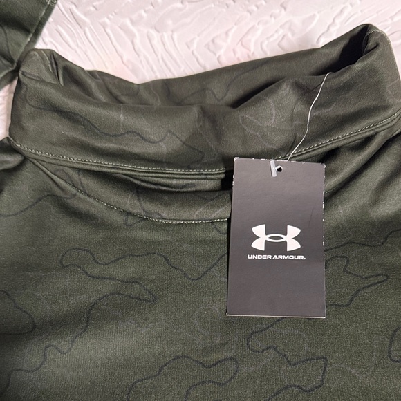 Under Armour Women’s Dark Green Camo CW FUNNEL NECK LONG SLEEVE NWT M - Picture 2 of 8